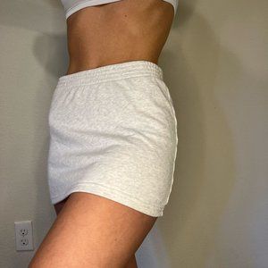 ARITZIA TNA MID-RISE MINI SKIRT